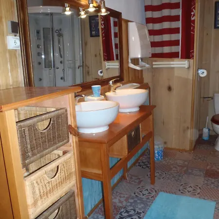 Bed & Breakfast D'hotes Spacieuse Avec Piscine Et Grande Salle De Bain 3*
